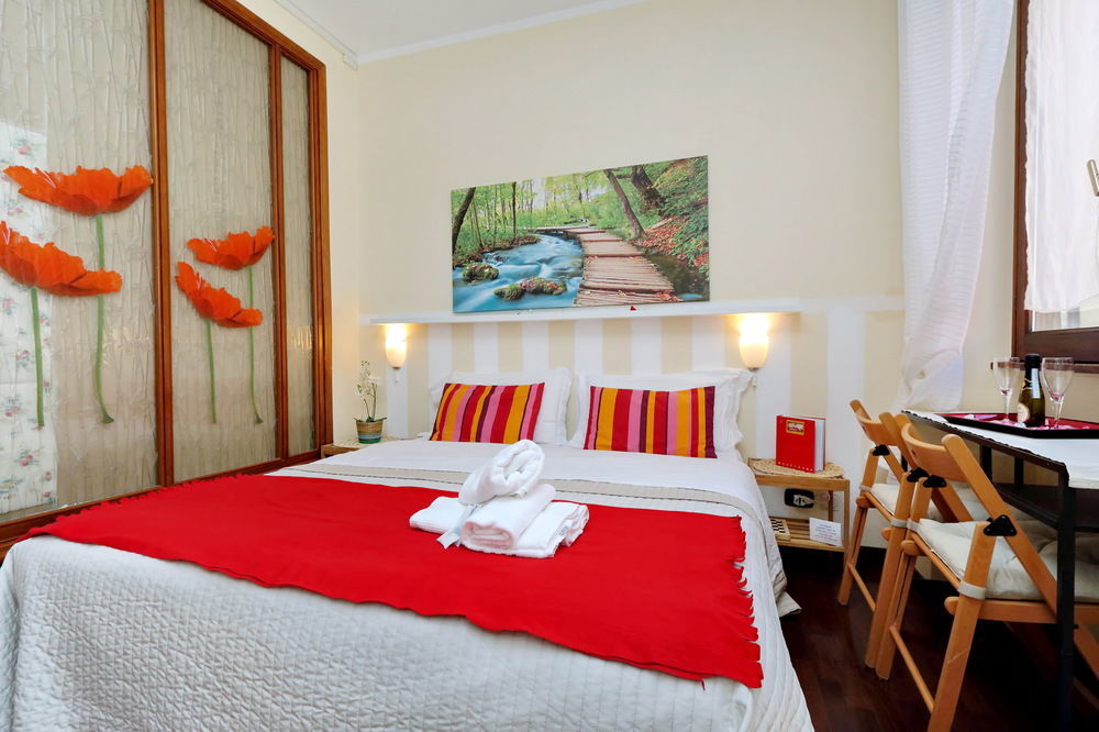 Piazza San Giovanni 3*